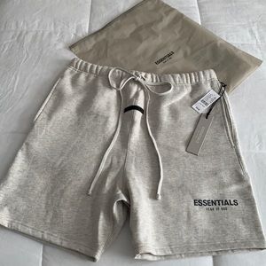Fear of God Essentials men’s shorts color oatmeal NWT